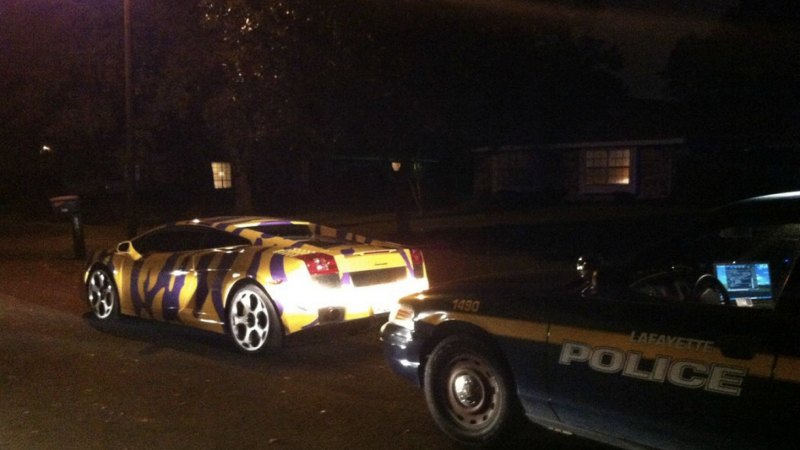 Illustration for article titled This LSU-Striped Lamborghini Was Pulled Over For Breaking Laws Of Good Taste